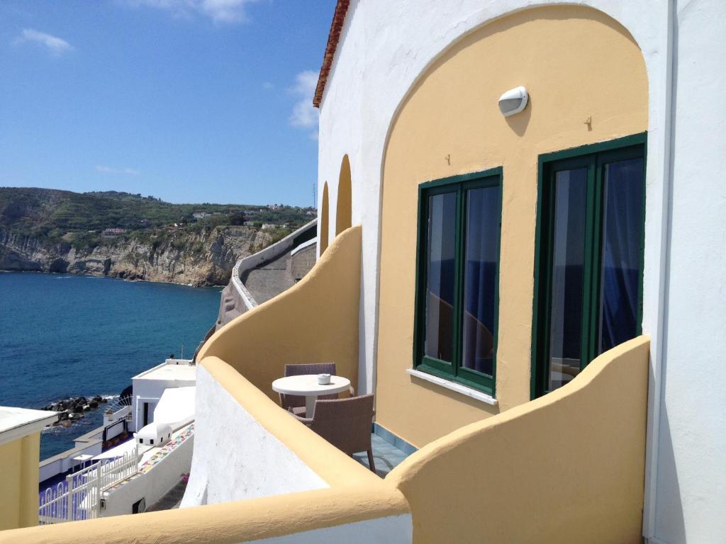 Appartamenti Casa Del Sole Sant'Angelo  Δωμάτιο φωτογραφία