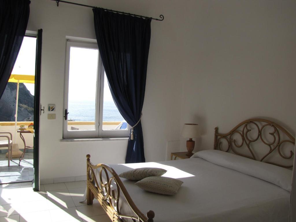 Appartamenti Casa Del Sole Sant'Angelo  Δωμάτιο φωτογραφία